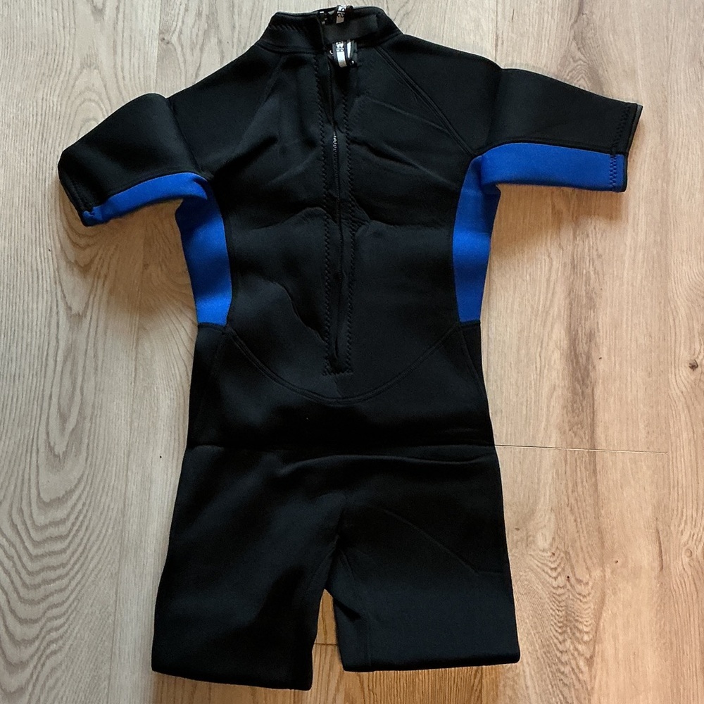REALON XL Kids Short-Sleeve WetSuit in Black with Blue Panels NIP